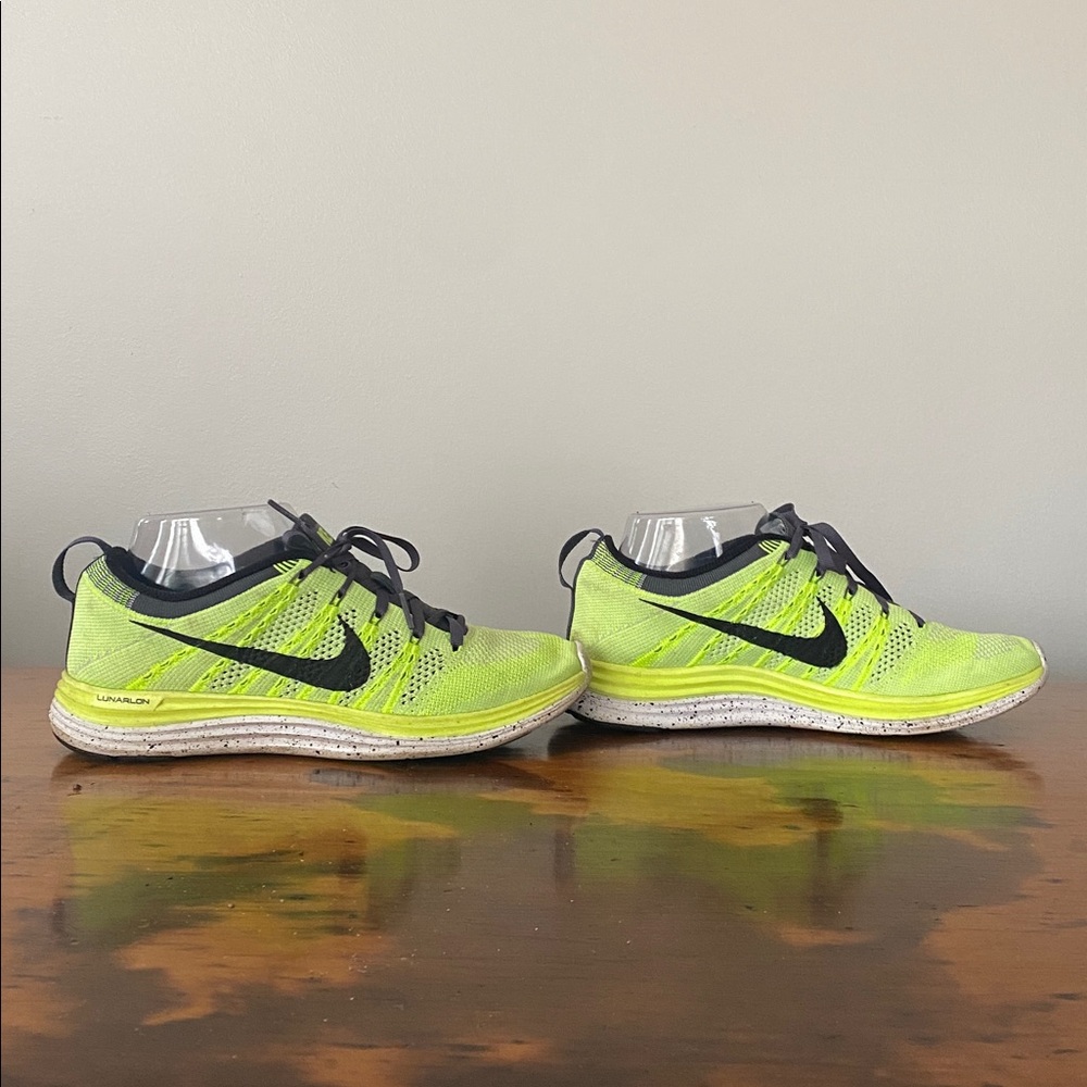 Womens Nike flyknit lunar 1+ running shoe in volt yellow and black colorway 7.5 - Picture 2 of 13